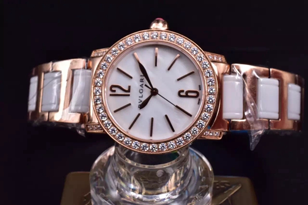 ブルガリ時計正面デザイン